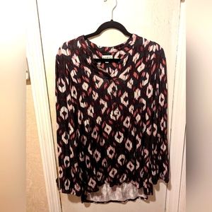 Wonderly mauve, patterned long sleeve, stretchy blouse, high/low. Size medium